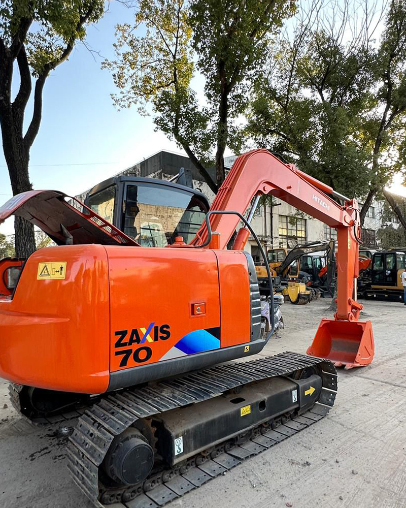 Mini-excavator HITACHI ZX70 – 7,3 tone, second-hand