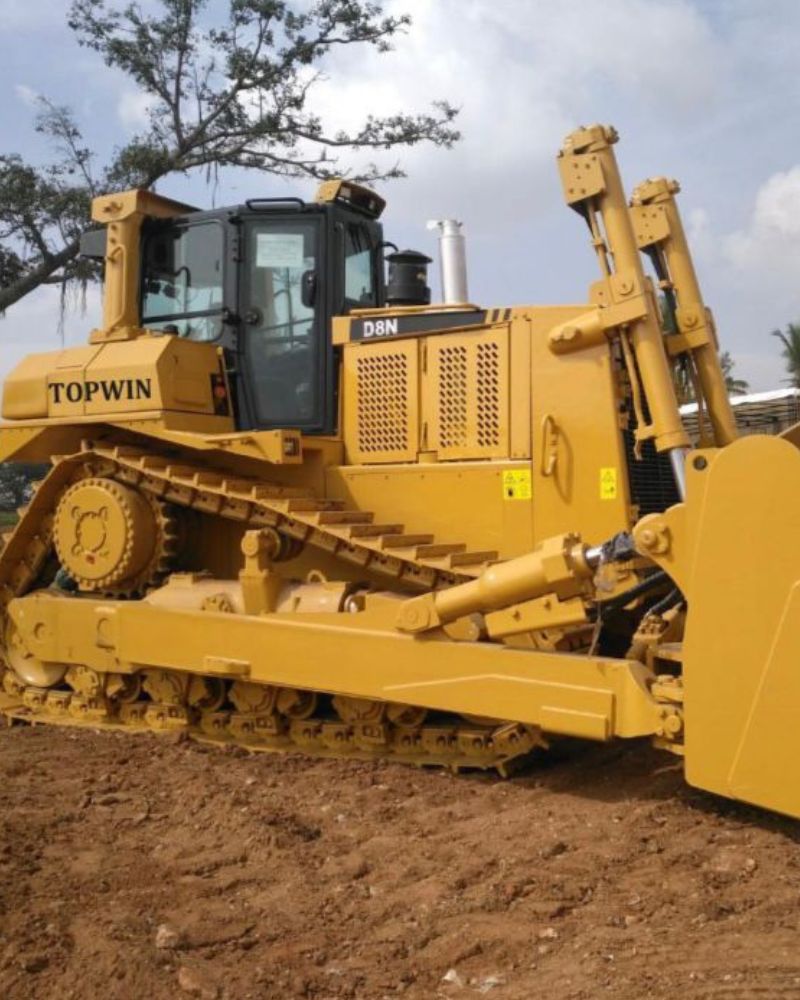 BULDOZER model: D8N – 37,3 tone, nou