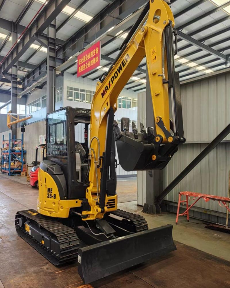 EXCAVATOR E35 – 3,8 tone, nou